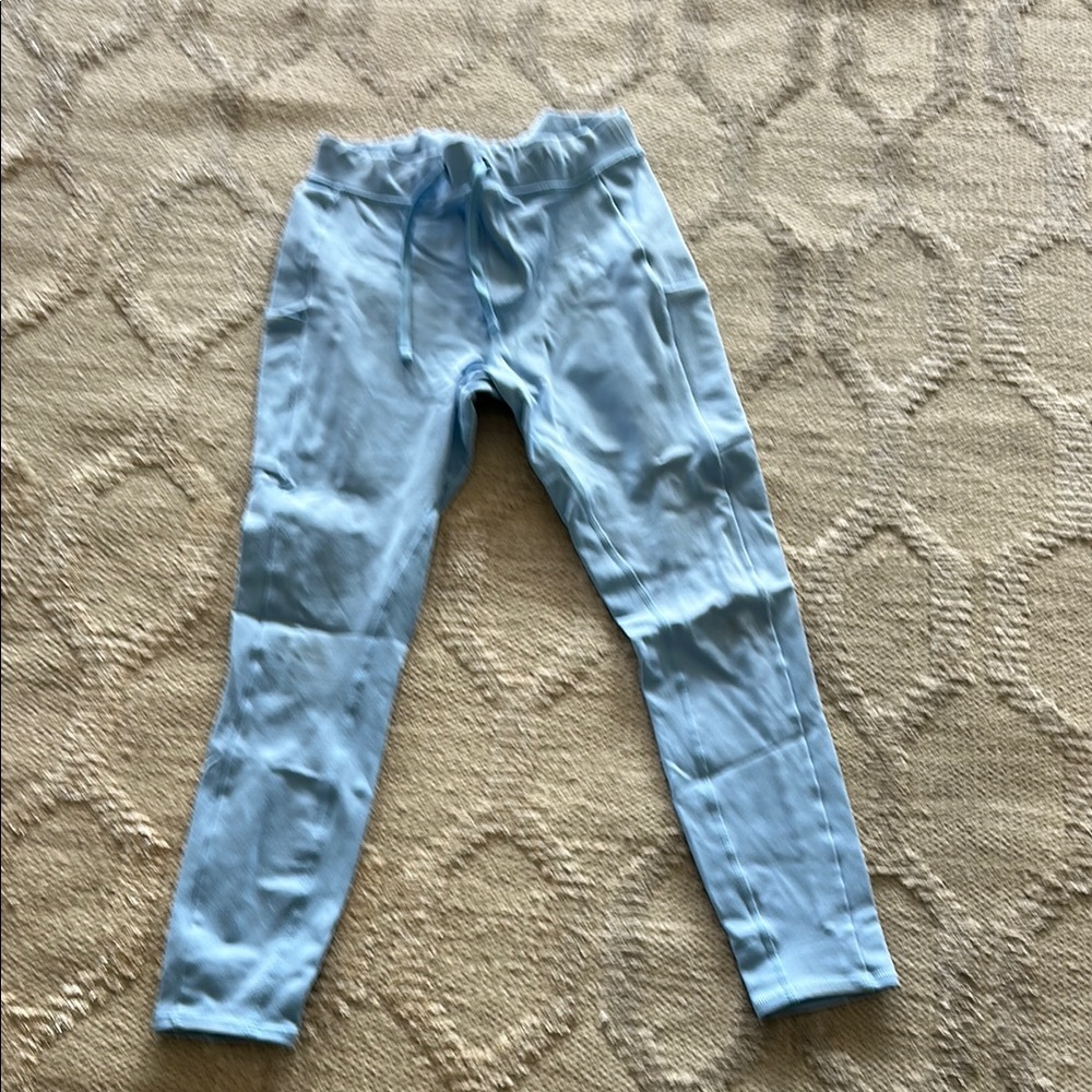 Alo pants with pocket